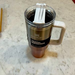 Stanley 40oz Stainless Steel Adventure
Quencher Tumbler - Champagne Ombre